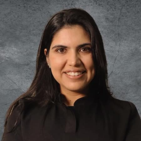 Dra. Adriana Teles